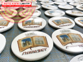 Фото на значке